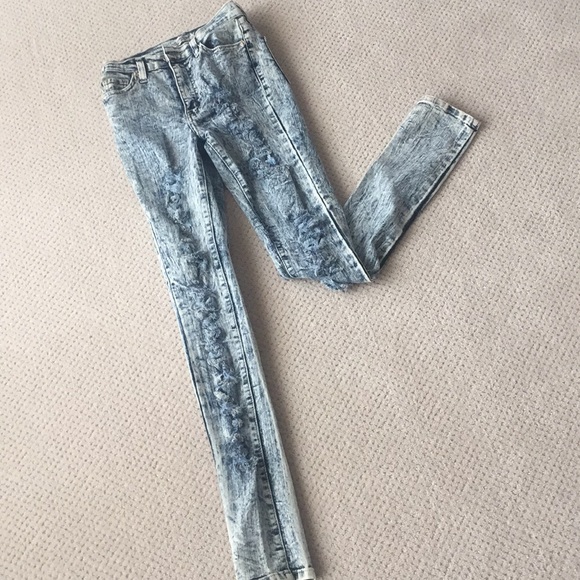 Distressed Hi-Waist Jeans - Picture 1 of 4